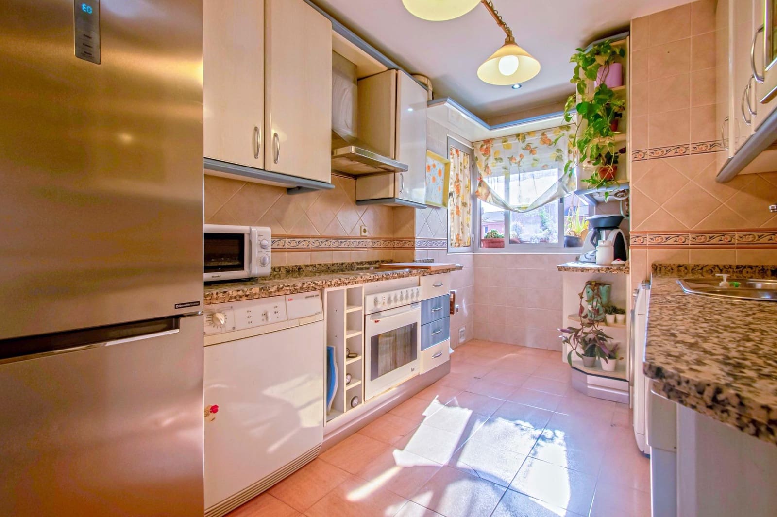 4 soveværelse Lejlighed til salg i Sevilla by med garage - € 290.000 (Ref: 8834407)