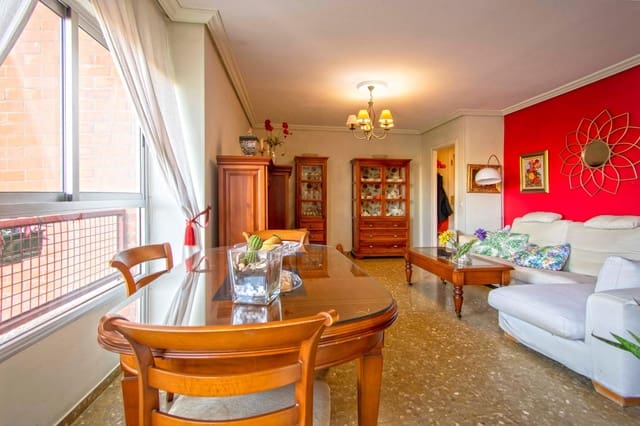 4 soverom Leilighet til salgs i Sevilla by med garasje - € 290 000 (Ref: 8834407)