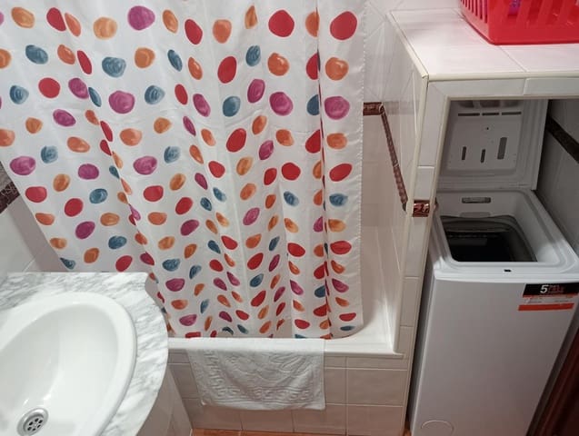 1 soveværelse Lejlighed til leje i Sevilla by - € 850 (Ref: 8838858)