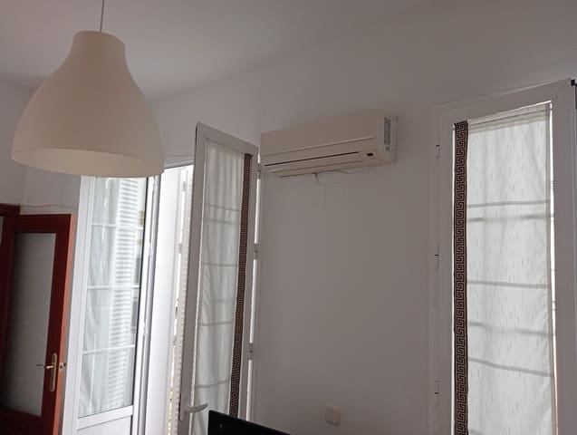 1 soveværelse Lejlighed til leje i Sevilla by - € 850 (Ref: 8838858)