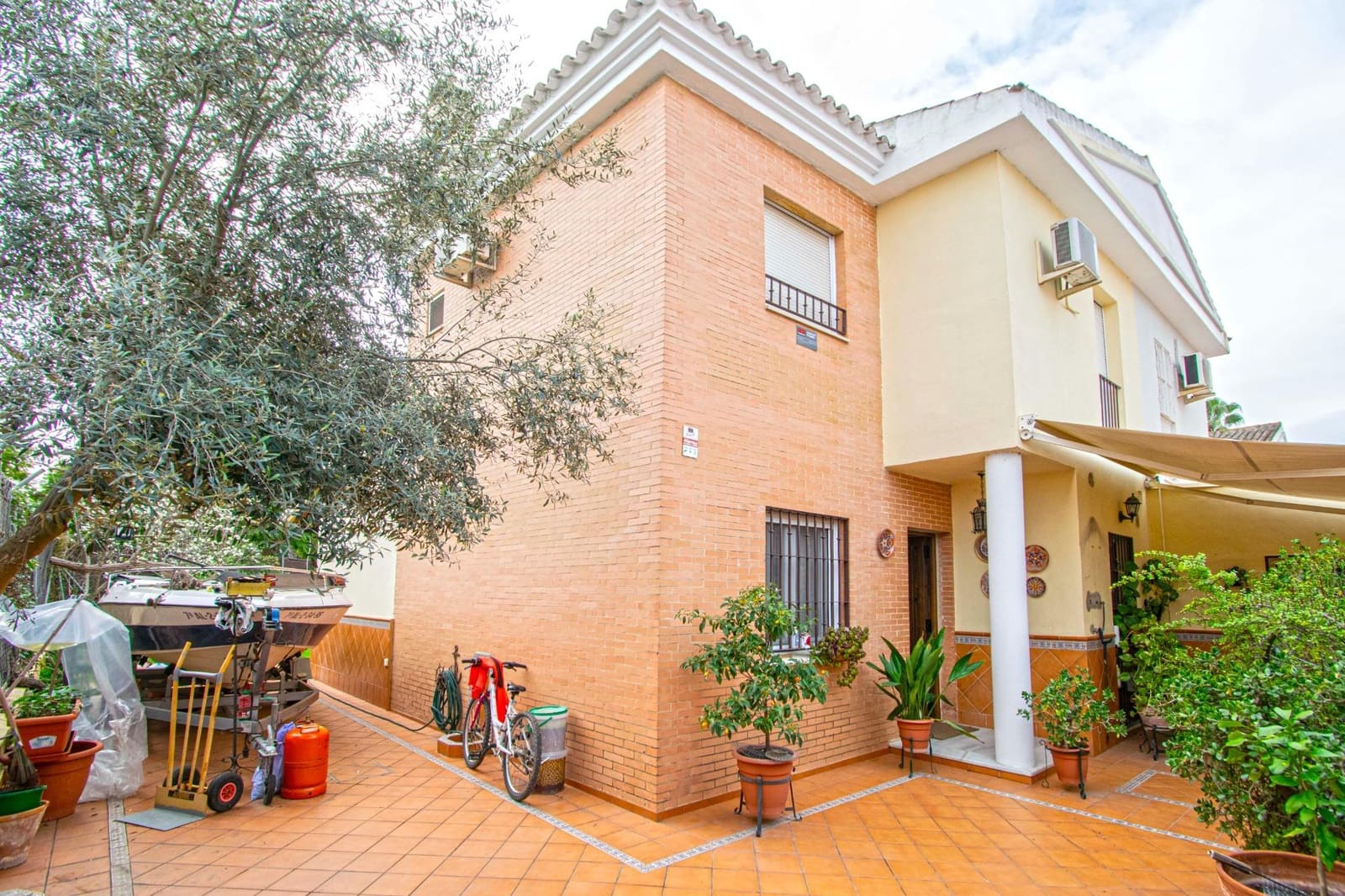 4 soveværelse Semi-Rækkehus til salg i Gelves - € 274.800 (Ref: 8851803)