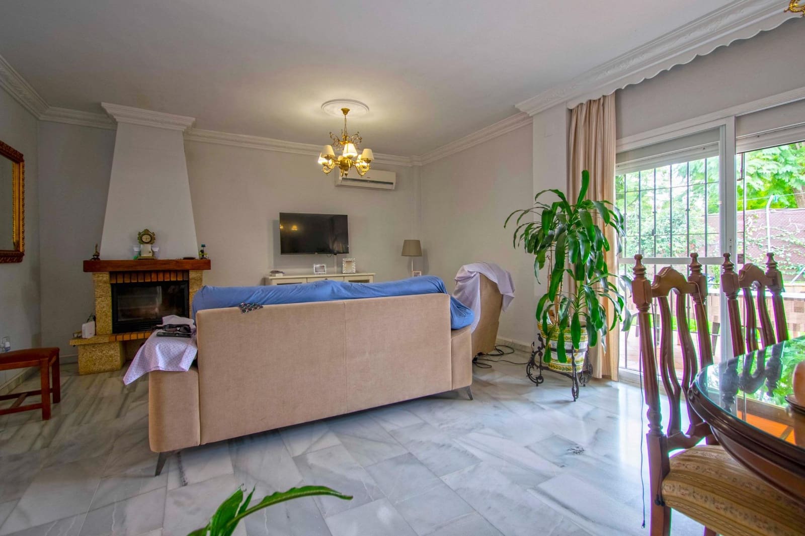 4 soveværelse Semi-Rækkehus til salg i Gelves - € 274.800 (Ref: 8851803)