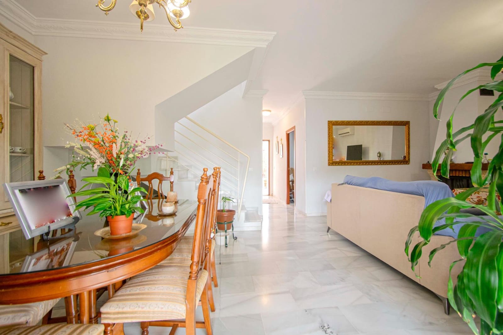 4 soveværelse Semi-Rækkehus til salg i Gelves - € 274.800 (Ref: 8851803)