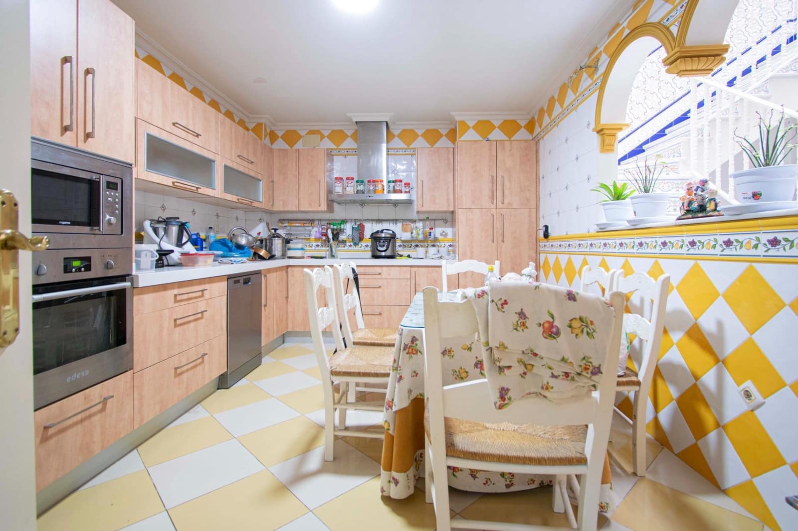 7 soveværelse Byhus til salg i Sevilla by - € 239.000 (Ref: 8854785)