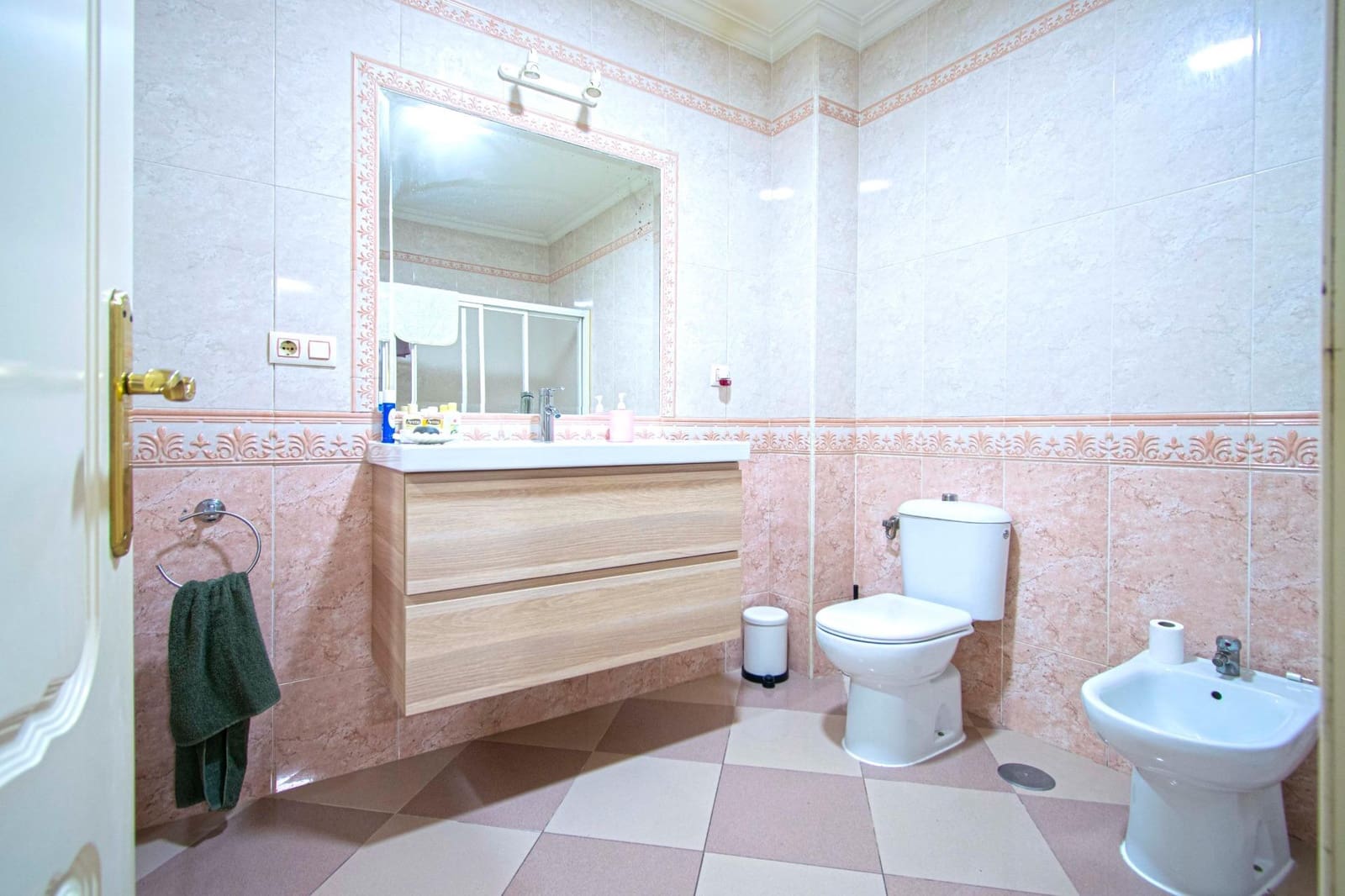 7 soveværelse Byhus til salg i Sevilla by - € 239.000 (Ref: 8854785)