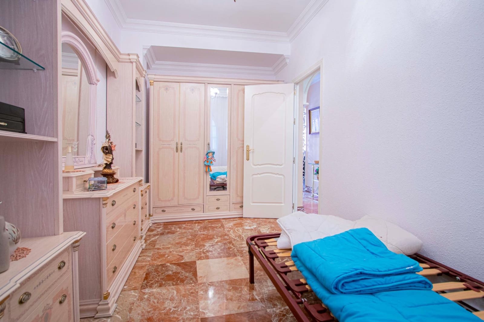 7 soveværelse Byhus til salg i Sevilla by - € 239.000 (Ref: 8854785)