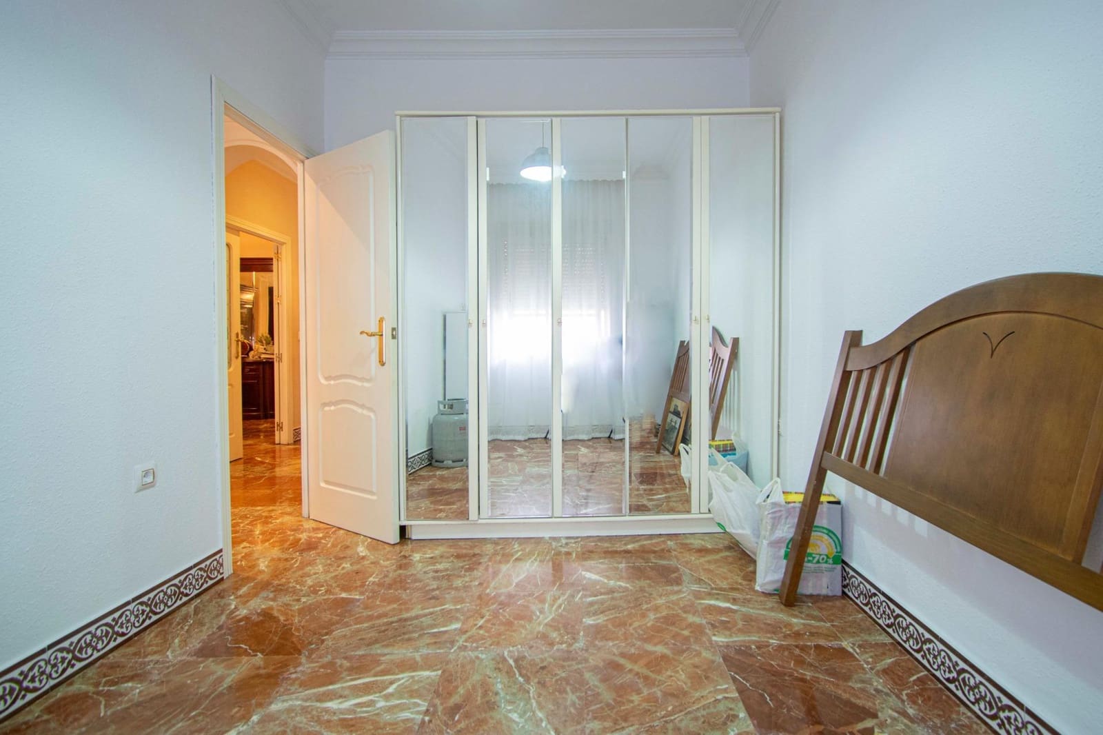 7 soveværelse Byhus til salg i Sevilla by - € 239.000 (Ref: 8854785)