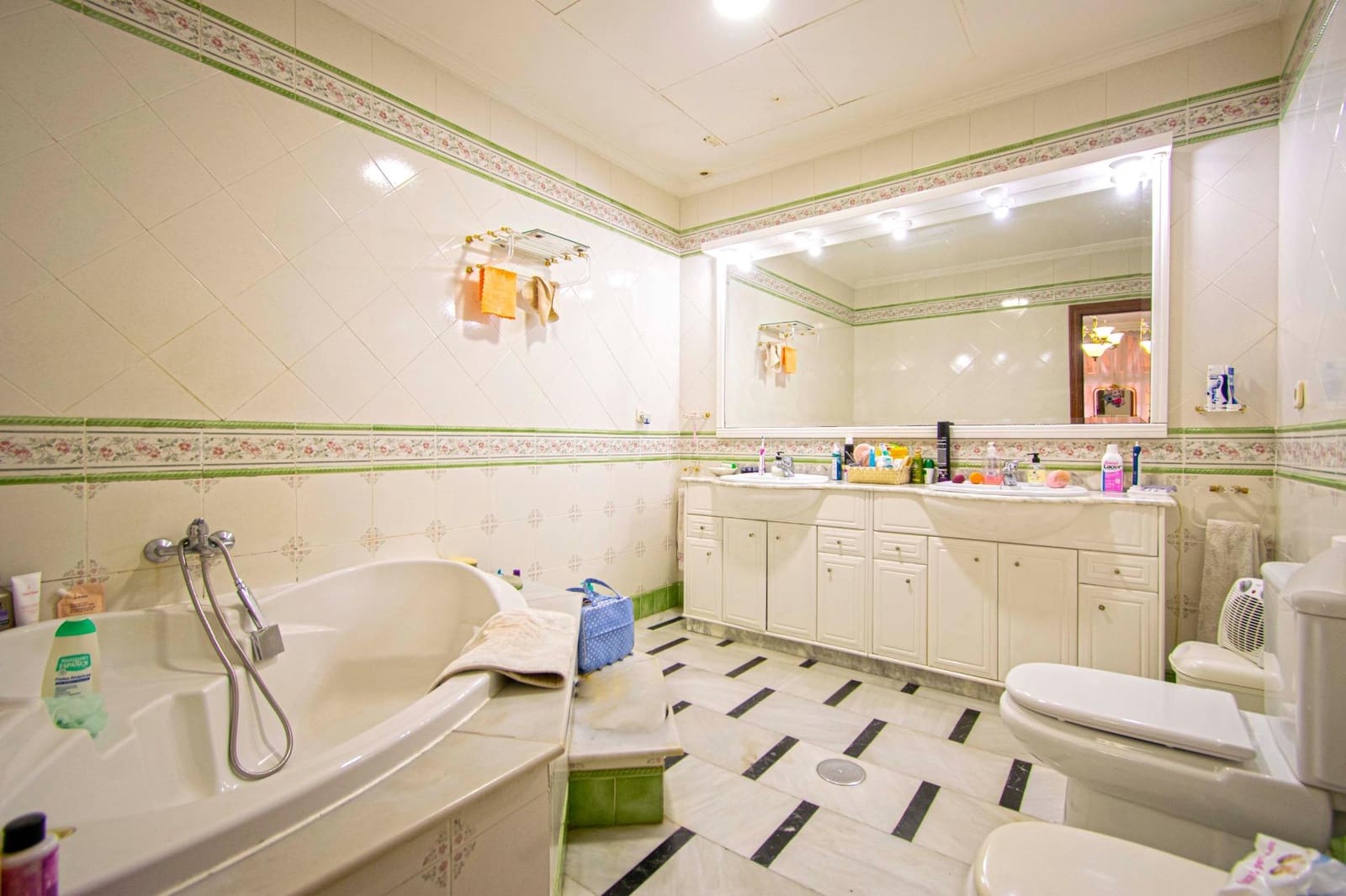 7 soveværelse Byhus til salg i Sevilla by - € 239.000 (Ref: 8854785)