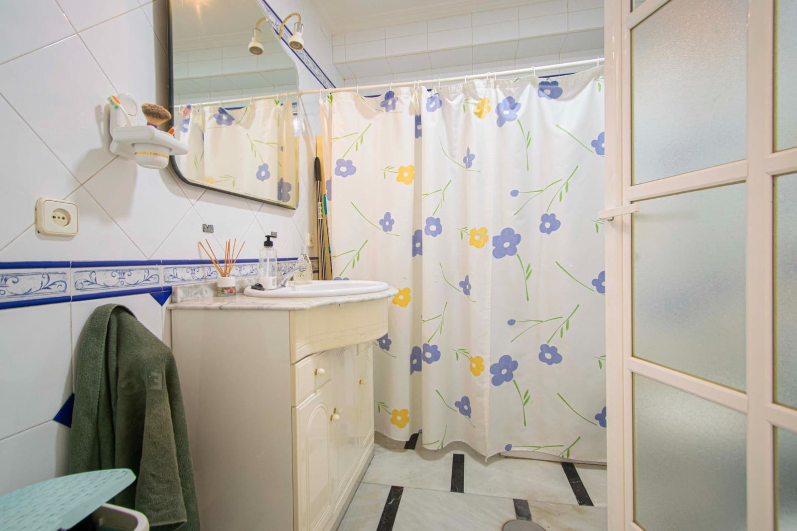 7 soveværelse Byhus til salg i Sevilla by - € 239.000 (Ref: 8854785)