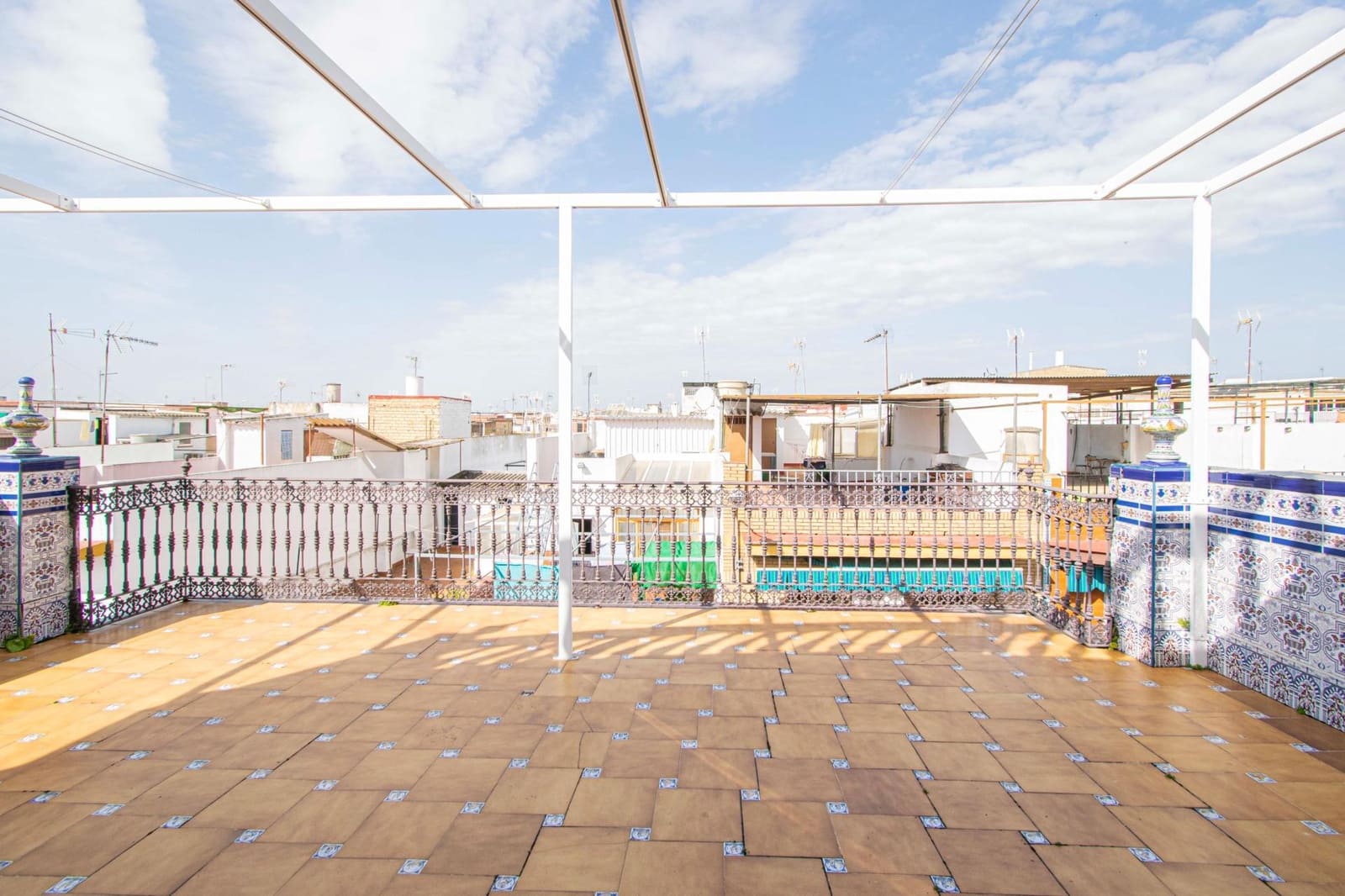 7 soveværelse Byhus til salg i Sevilla by - € 239.000 (Ref: 8854785)