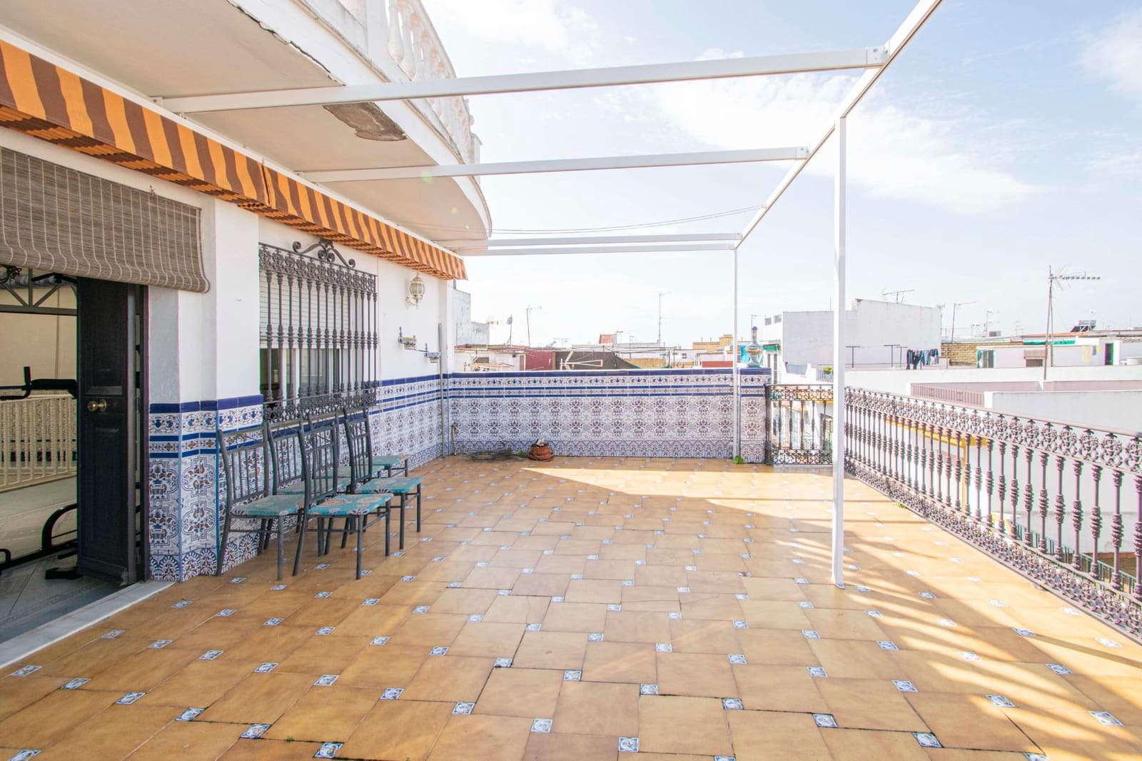 7 soveværelse Byhus til salg i Sevilla by - € 239.000 (Ref: 8854785)