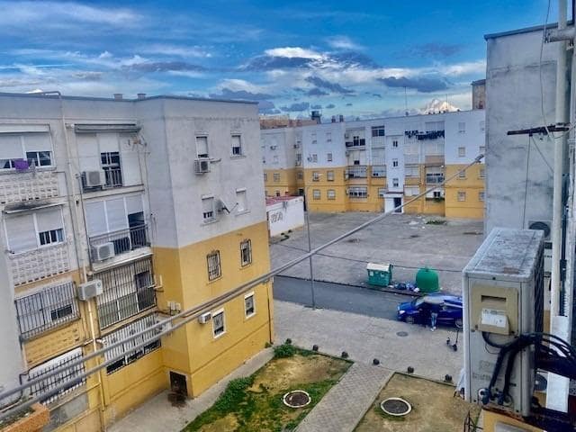 Piso de 3 habitaciones en Sevilla ciudad en venta - 66.000 € (Ref: 8862735)