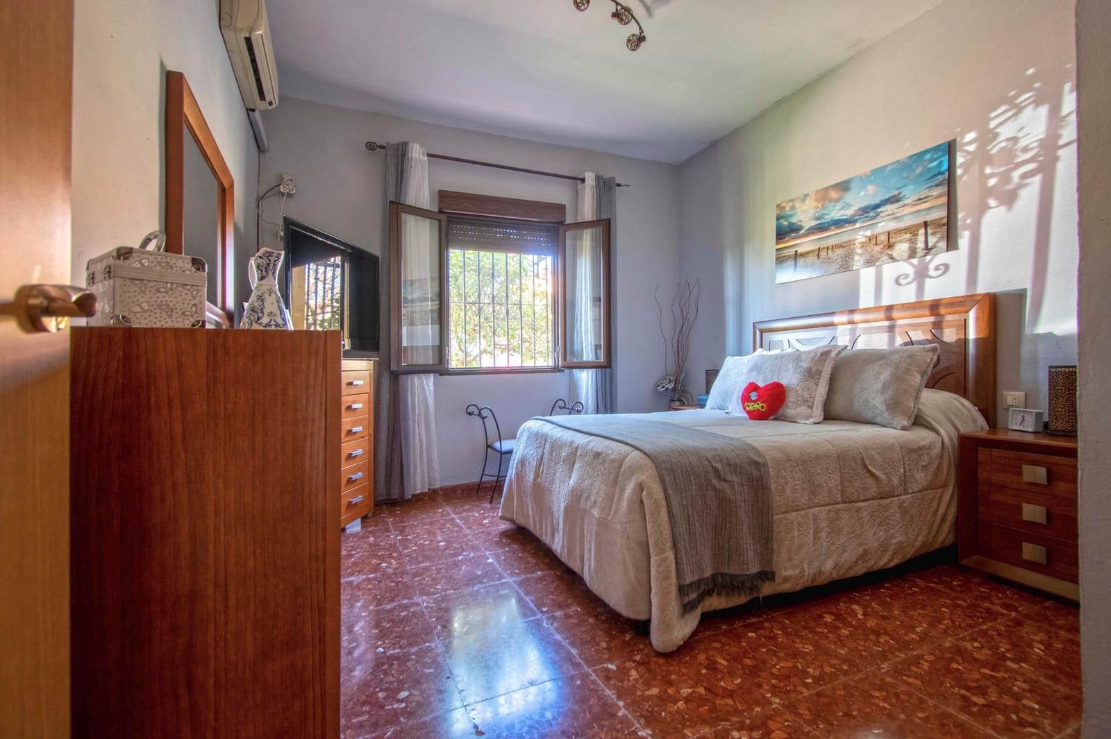 4 bedroom Villa for sale in Mairena del Alcor with pool garage - € 325,000 (Ref: 8884105)