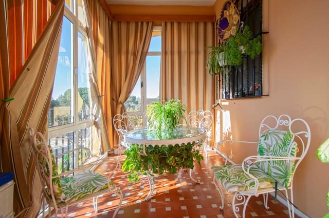 4 bedroom Villa for sale in Mairena del Alcor with pool garage - € 325,000 (Ref: 8884105)