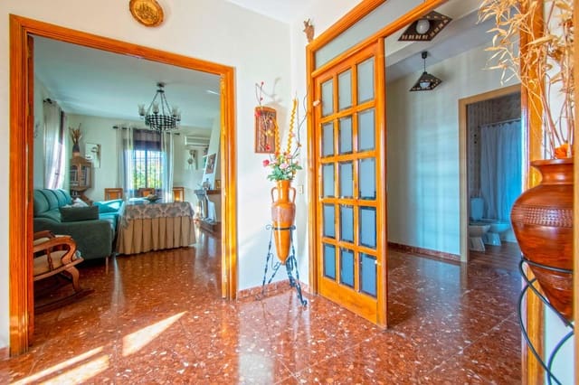 4 chambre Villa/Maison à vendre à Mairena del Alcor avec piscine garage - 325 000 € (Ref: 8884105)