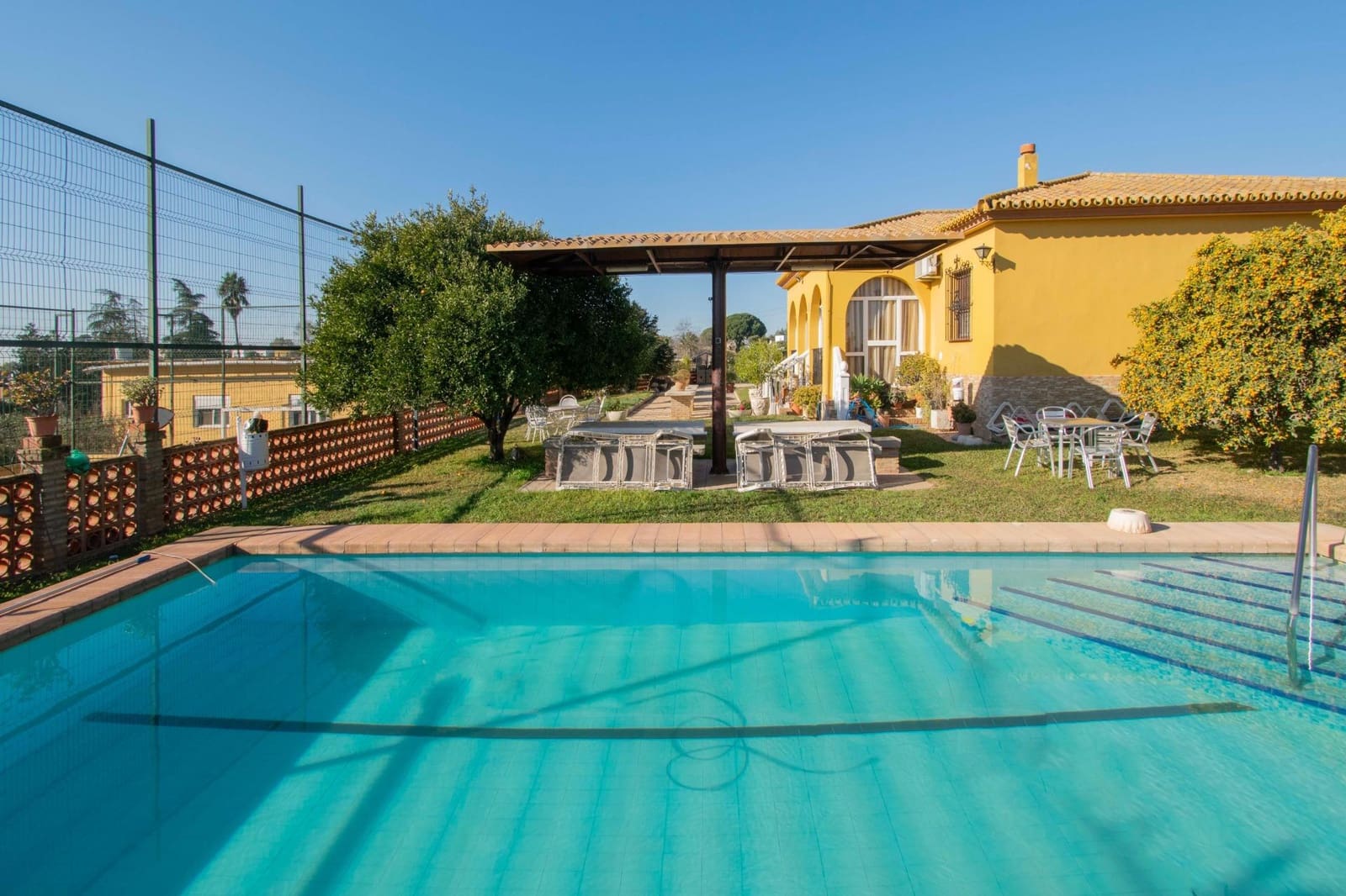 4 slaapkamer Villa te koop in Mairena del Alcor met zwembad garage - € 325.000 (Ref: 8884105)