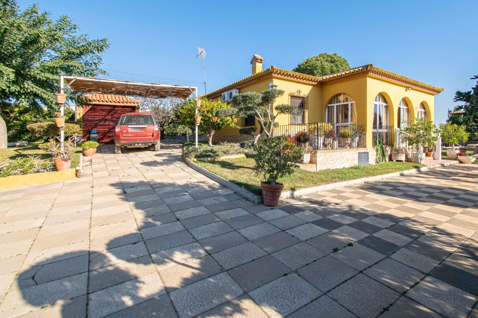 4 slaapkamer Villa te koop in Mairena del Alcor met zwembad garage - € 325.000 (Ref: 8884105)