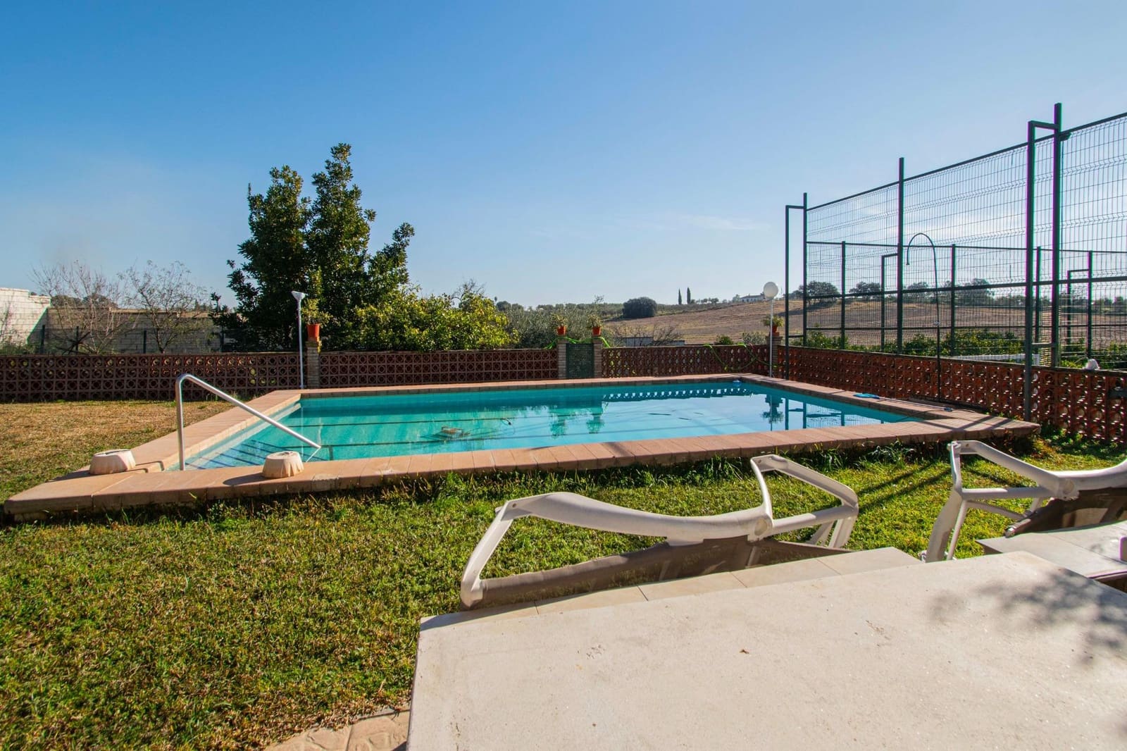 4 slaapkamer Villa te koop in Mairena del Alcor met zwembad garage - € 325.000 (Ref: 8884105)