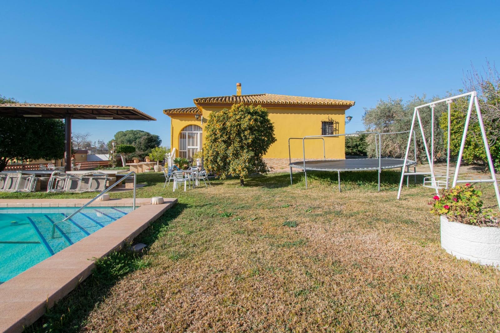 4 slaapkamer Villa te koop in Mairena del Alcor met zwembad garage - € 325.000 (Ref: 8884105)