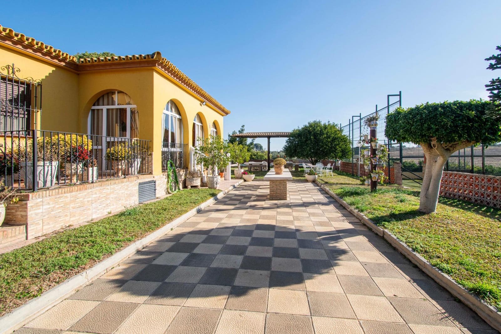 4 slaapkamer Villa te koop in Mairena del Alcor met zwembad garage - € 325.000 (Ref: 8884105)