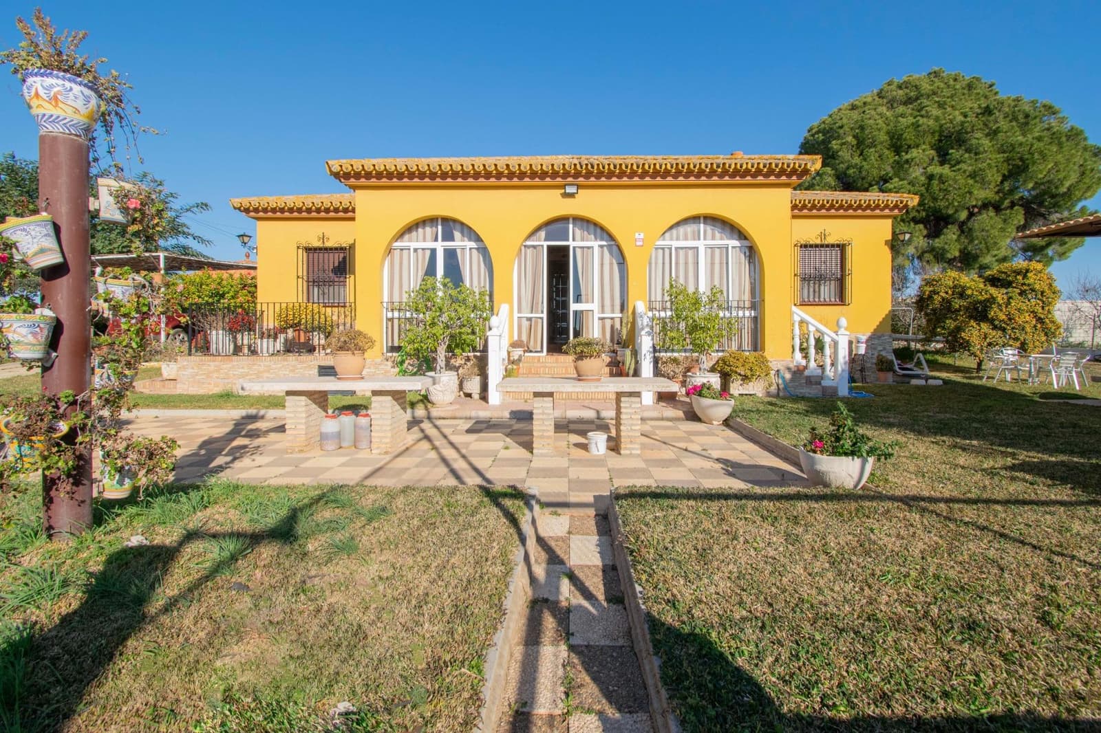 4 bedroom Villa for sale in Mairena del Alcor with pool garage - € 325,000 (Ref: 8884105)