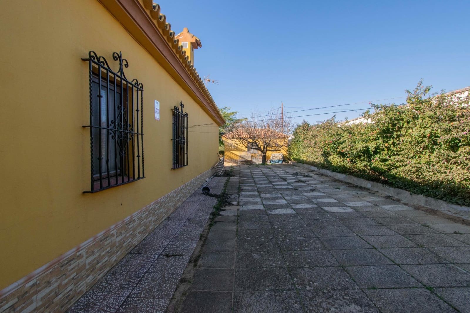 4 bedroom Villa for sale in Mairena del Alcor with pool garage - € 325,000 (Ref: 8884105)