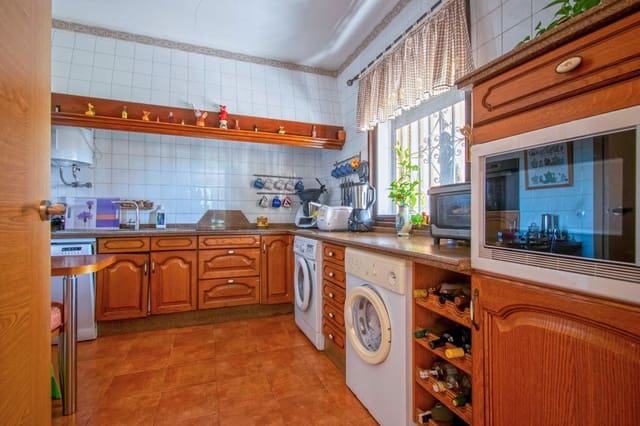 4 slaapkamer Villa te koop in Mairena del Alcor met zwembad garage - € 325.000 (Ref: 8884105)