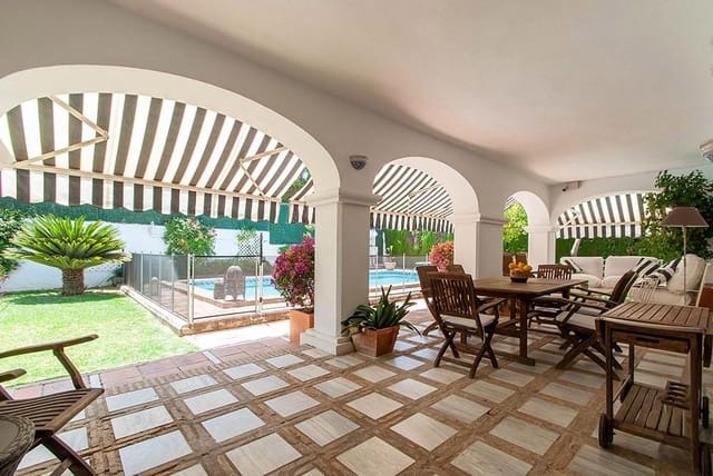 4 soverom Villa til salgs i Dos Hermanas med svømmebasseng garasje - € 990 000 (Ref: 8886119)