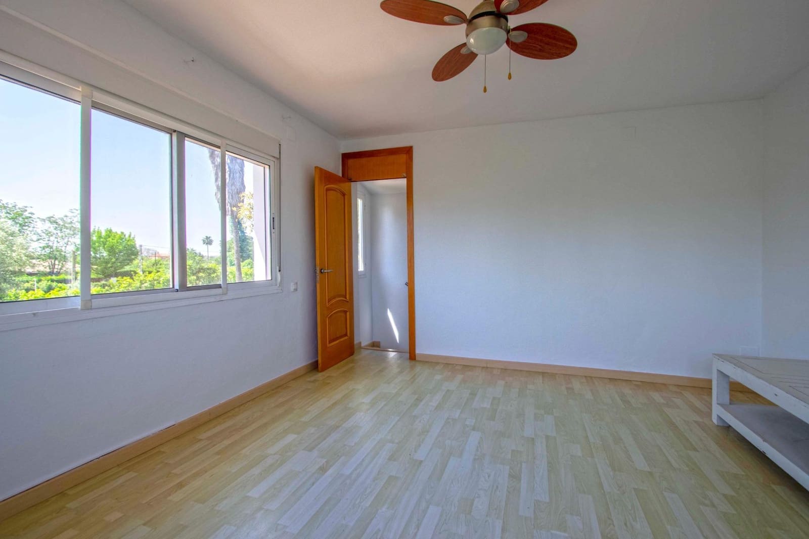 4 soverom Villa til salgs i Espartinas med svømmebasseng - € 550 000 (Ref: 8889243)