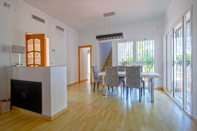 5 soveværelse Villa til salg i Espartinas med swimmingpool - € 470.000 (Ref: 8889243)