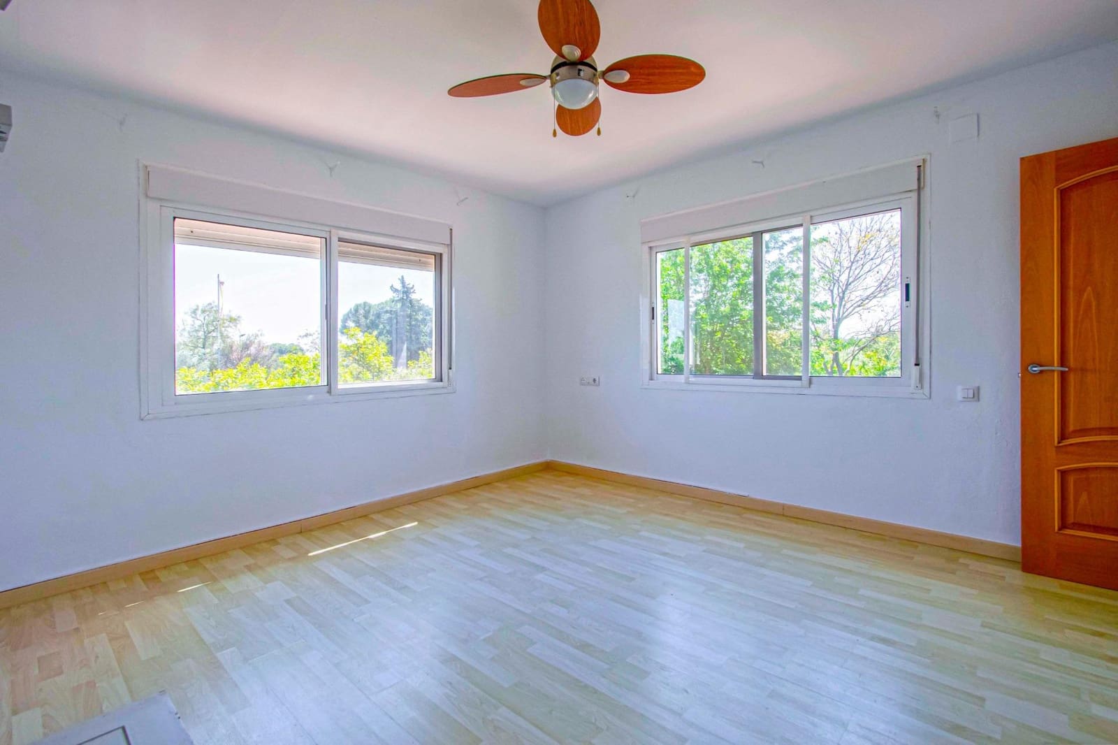 5 Zimmer Villa zu verkaufen in Espartinas mit Pool - 470.000 € (Ref: 8889243)