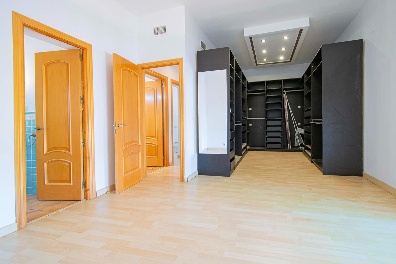 5 Zimmer Villa zu verkaufen in Espartinas mit Pool - 470.000 € (Ref: 8889243)