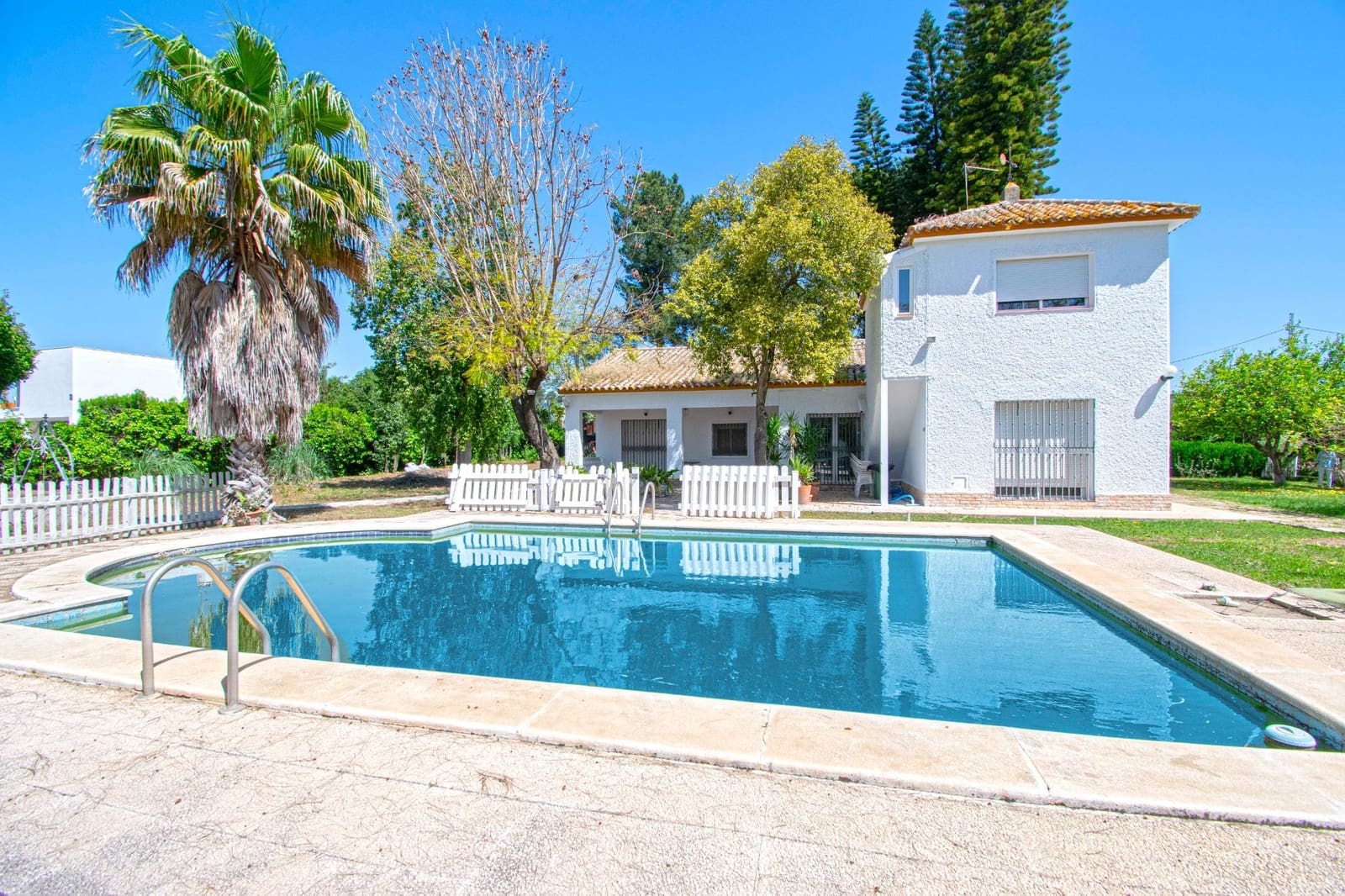 5 Zimmer Villa zu verkaufen in Espartinas mit Pool - 470.000 € (Ref: 8889243)