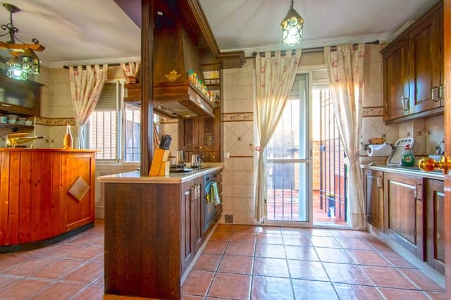 3 soverom Villa til salgs i Montequinto, Dos Hermanas med svømmebasseng garasje - € 299 000 (Ref: 8896824)