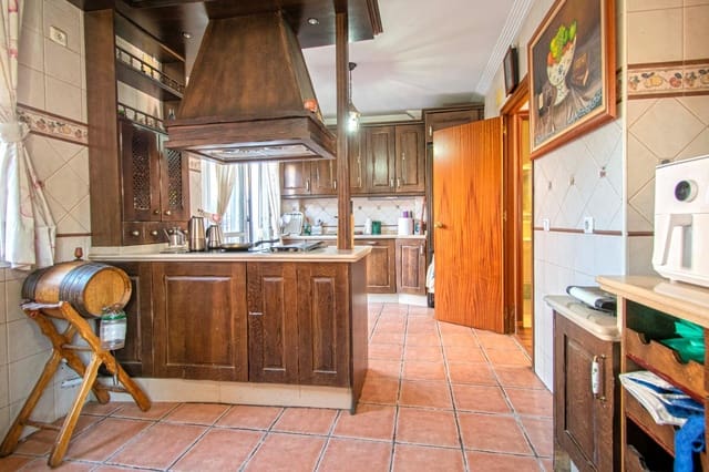 3 soverom Villa til salgs i Montequinto, Dos Hermanas med svømmebasseng garasje - € 299 000 (Ref: 8896824)