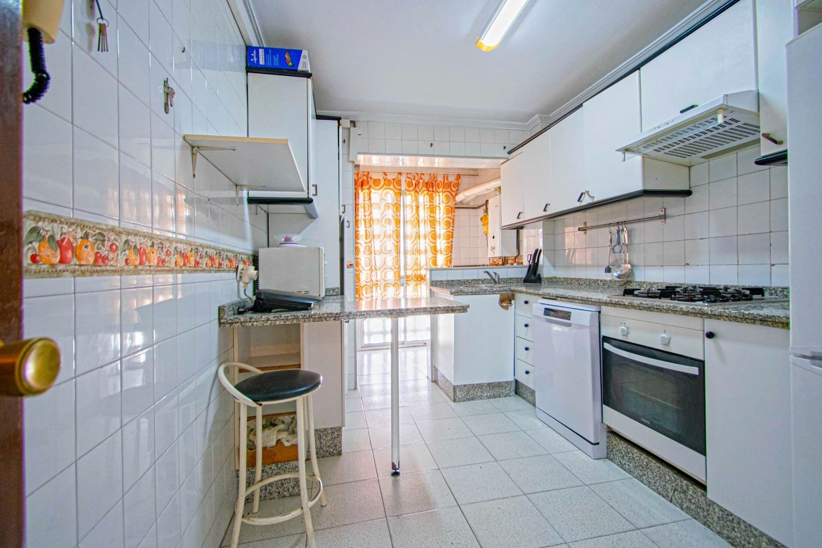 3 soveværelse Lejlighed til salg i Sevilla by med garage - € 349.000 (Ref: 8911195)