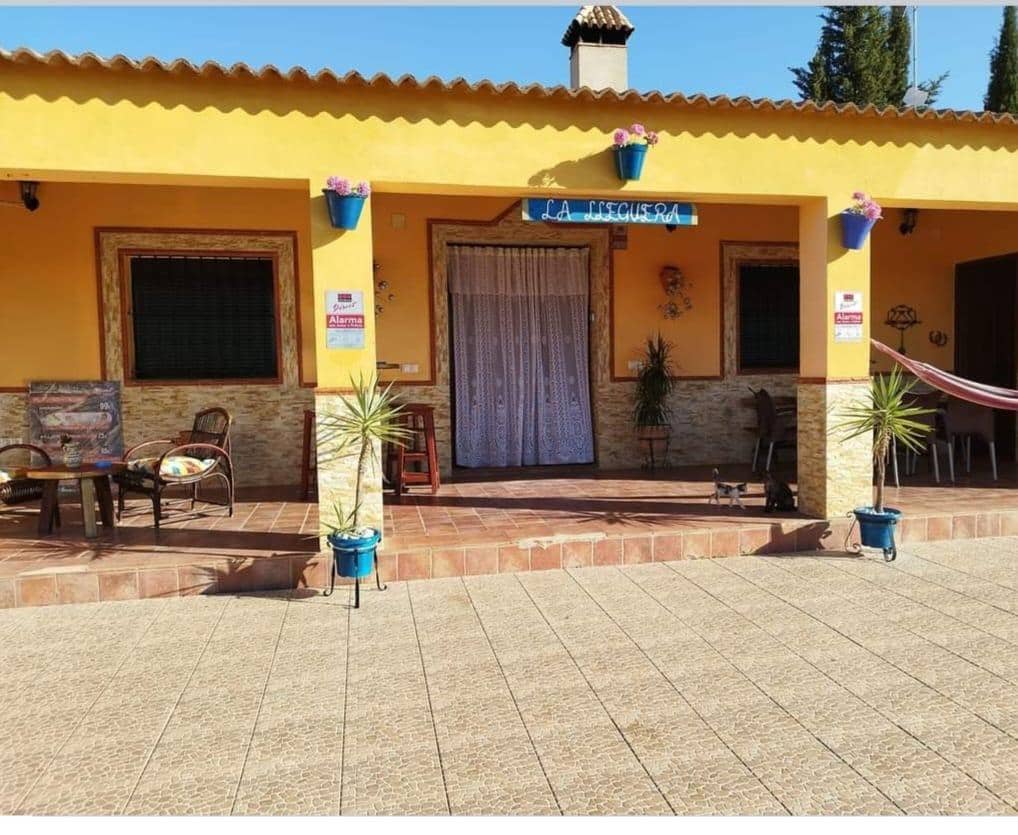 5 soveværelse Villa til salg i La Puebla de los Infantes med swimmingpool garage - € 186.000 (Ref: 8911200)