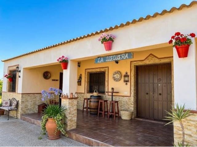 5 chambre Villa/Maison à vendre à La Puebla de los Infantes avec piscine garage - 186 000 € (Ref: 8911200)