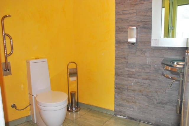 Local Comercial en Sevilla ciudad en venta - 210.000 € (Ref: 8913080)