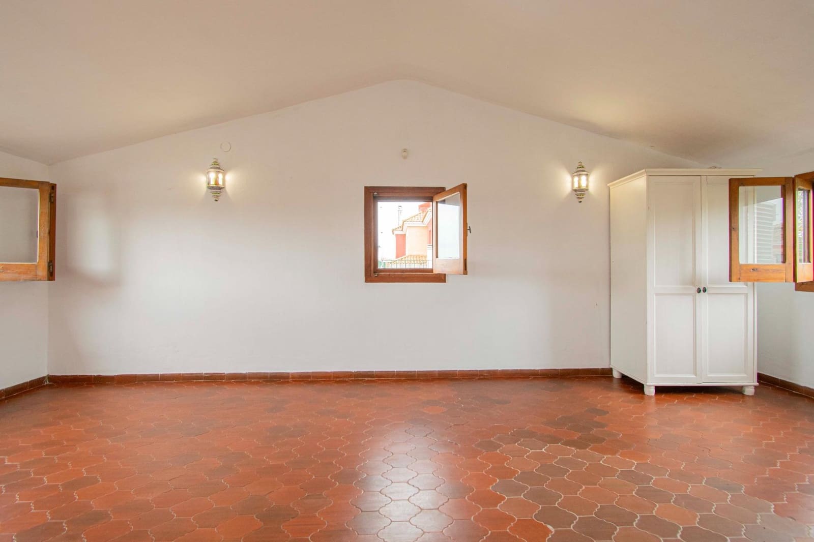 5 soveværelse Villa til salg i Salteras med swimmingpool - € 298.000 (Ref: 8918025)