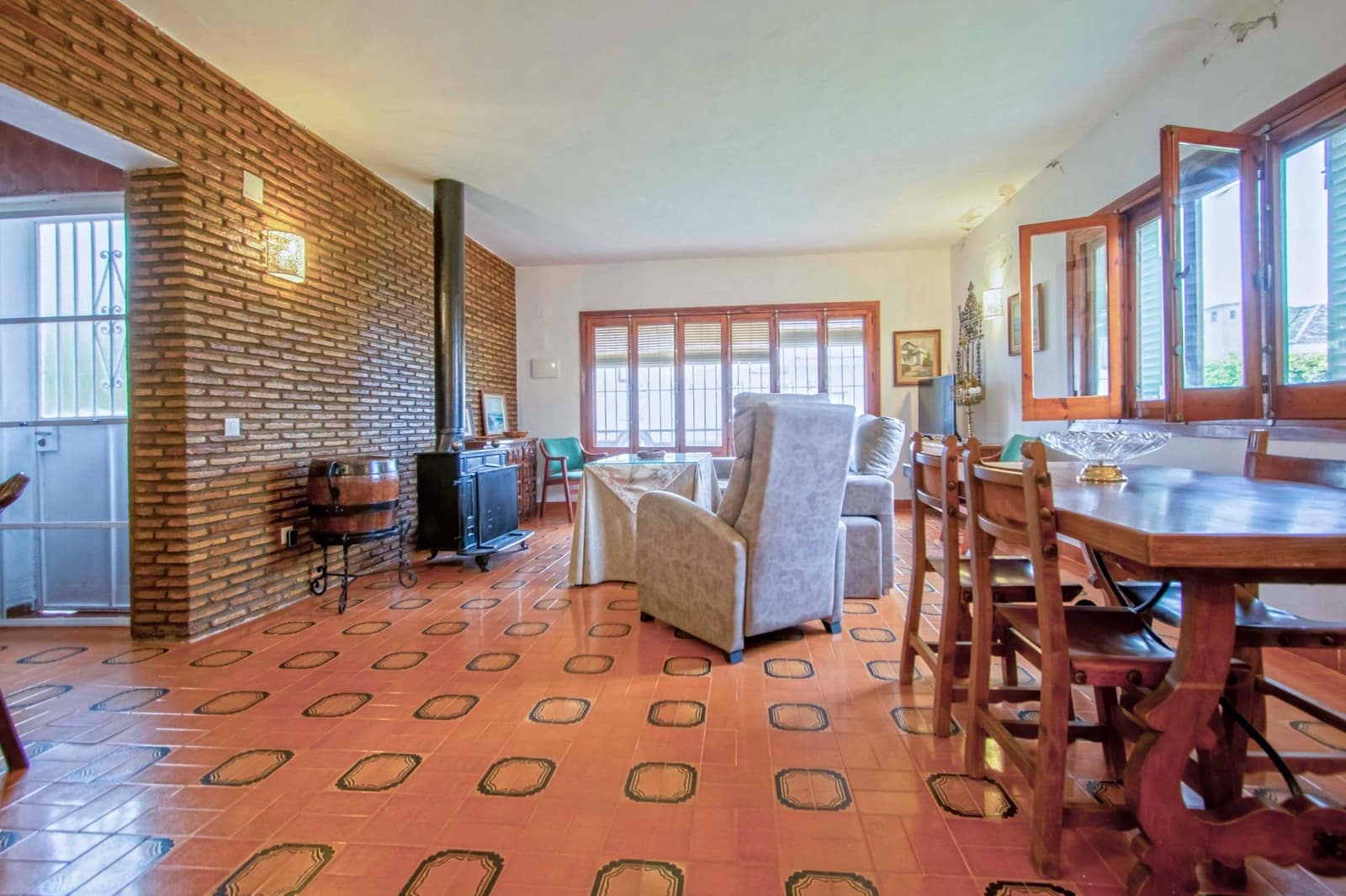 5 soveværelse Villa til salg i Salteras med swimmingpool - € 298.000 (Ref: 8918025)