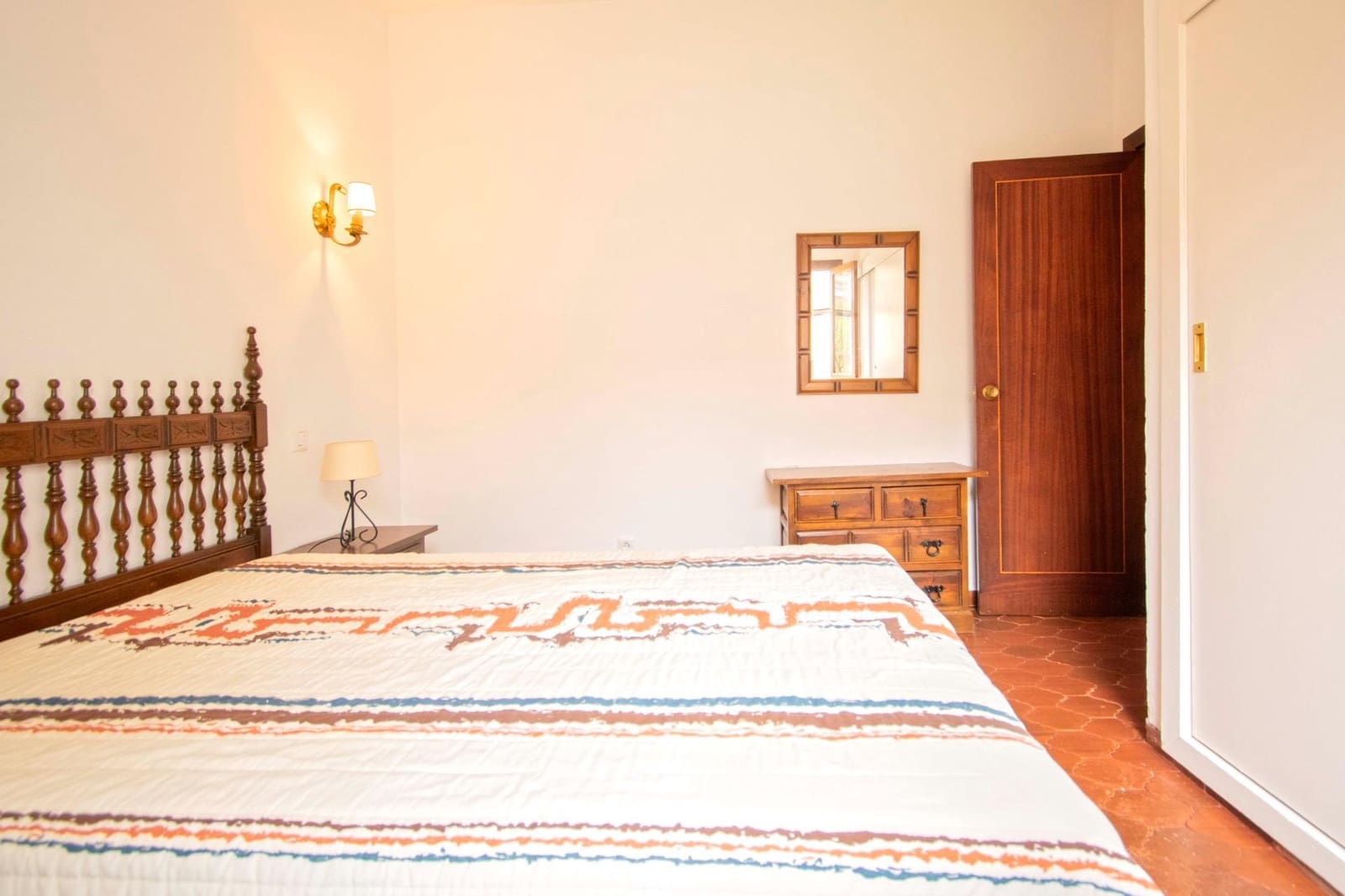 5 soveværelse Villa til salg i Salteras med swimmingpool - € 298.000 (Ref: 8918025)