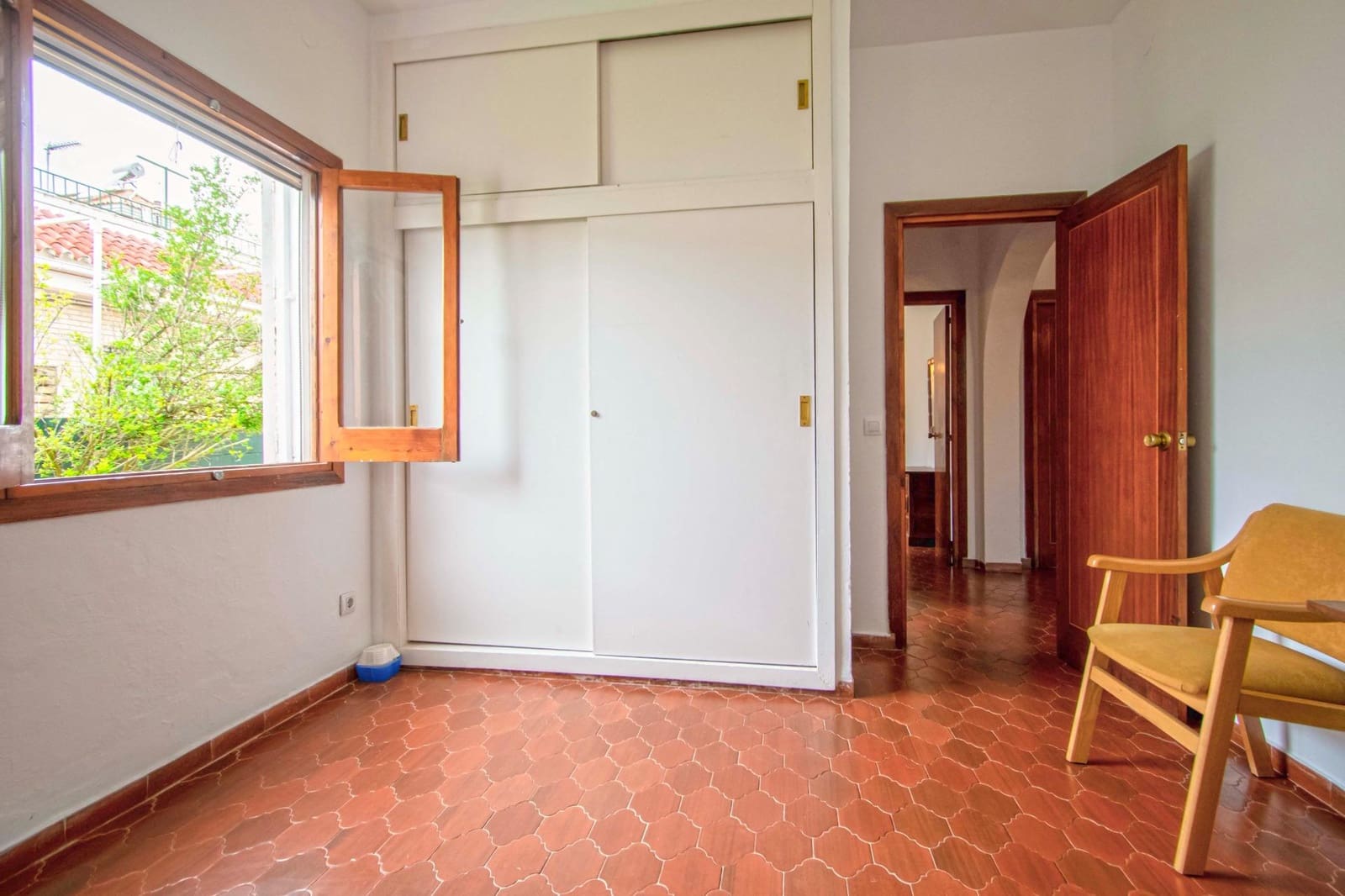 5 soveværelse Villa til salg i Salteras med swimmingpool - € 298.000 (Ref: 8918025)