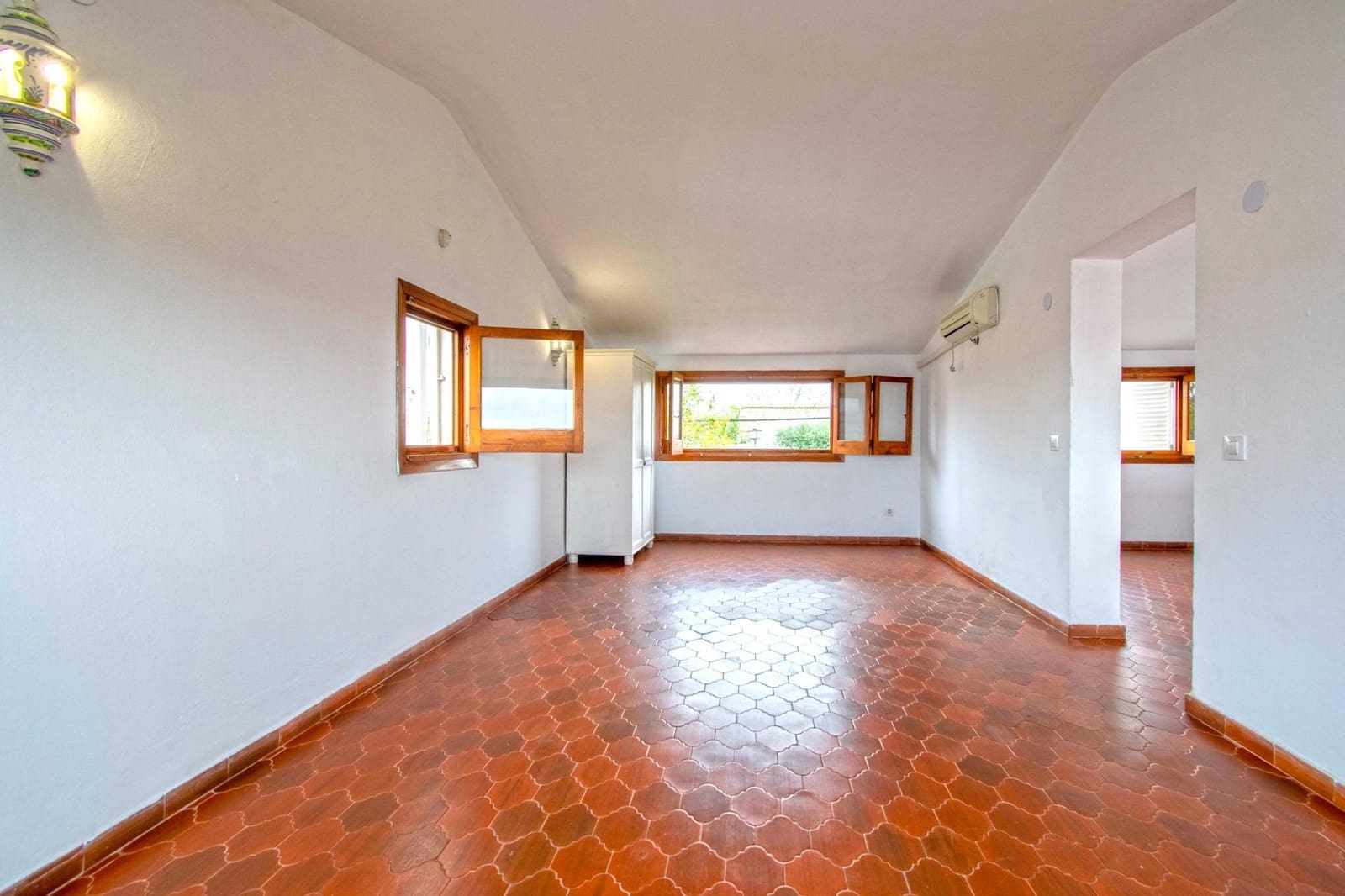 5 soveværelse Villa til salg i Salteras med swimmingpool - € 298.000 (Ref: 8918025)