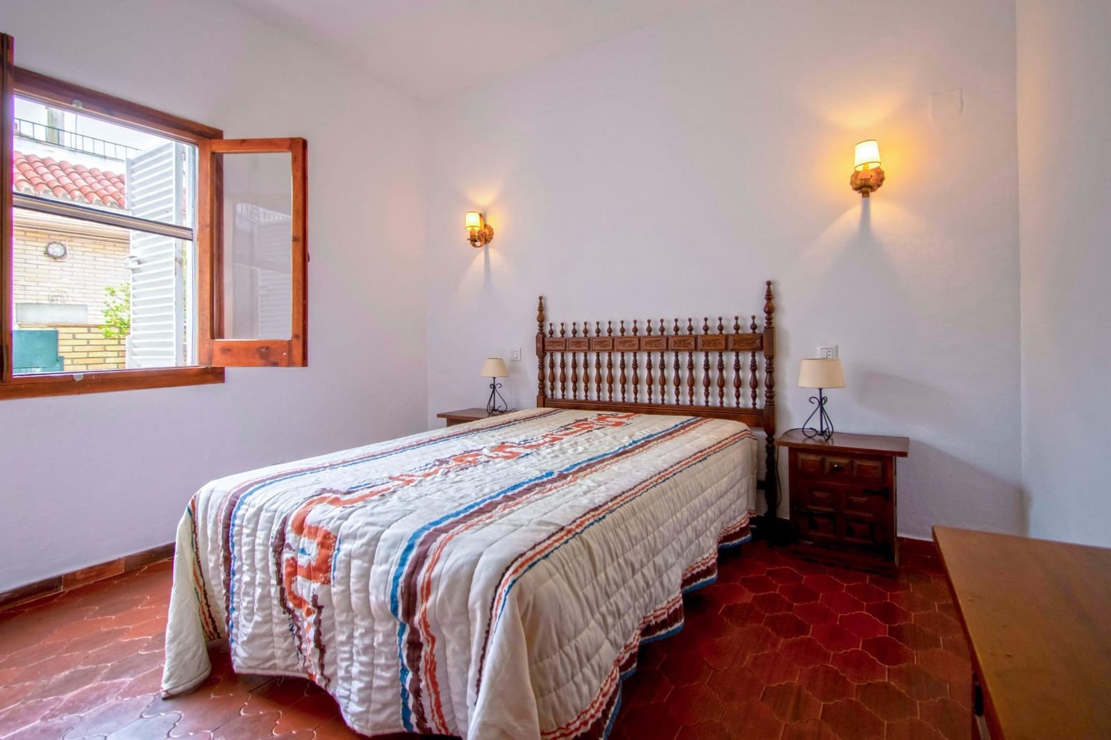 5 soveværelse Villa til salg i Salteras med swimmingpool - € 298.000 (Ref: 8918025)