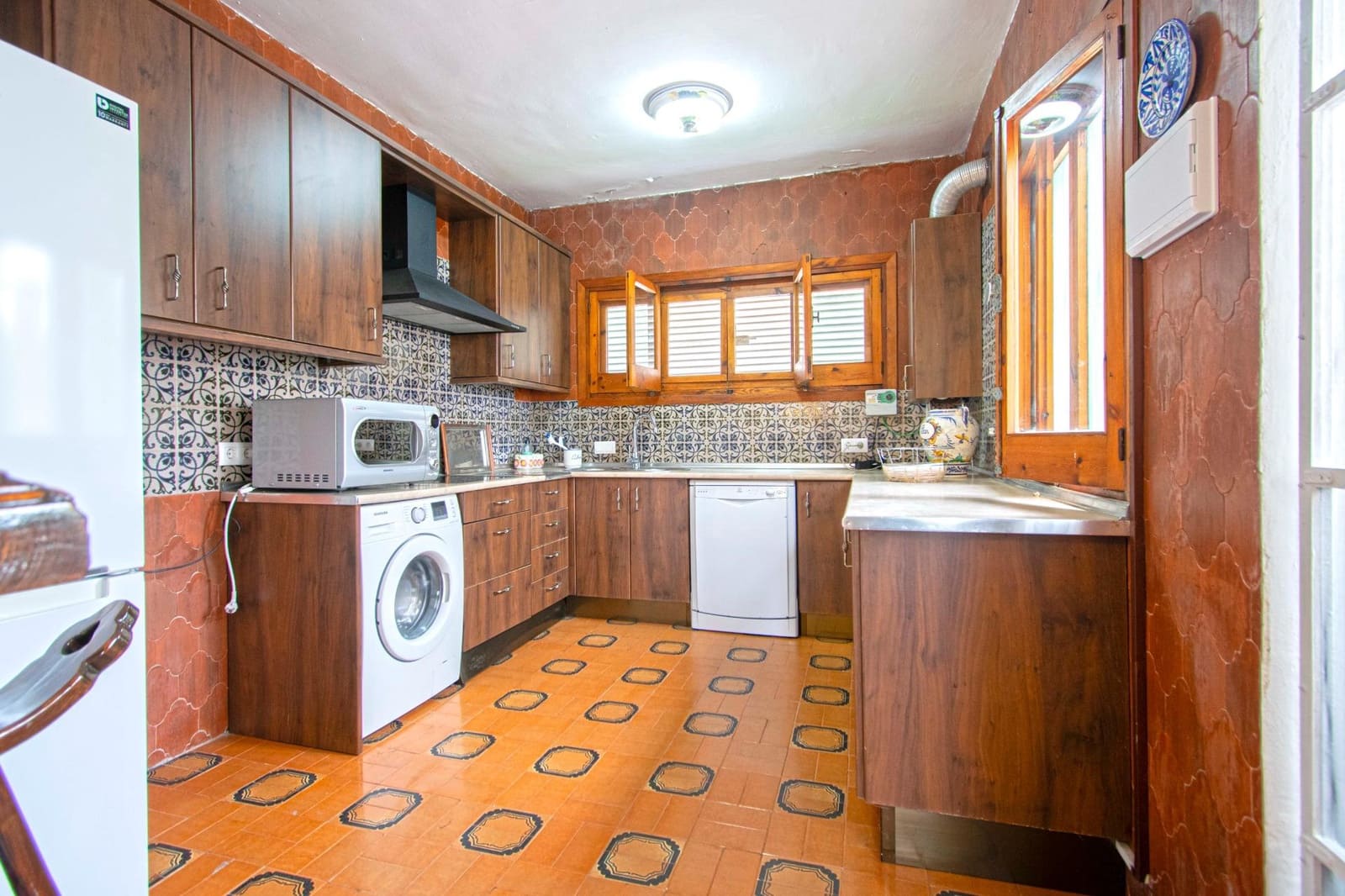 5 soveværelse Villa til salg i Salteras med swimmingpool - € 298.000 (Ref: 8918025)