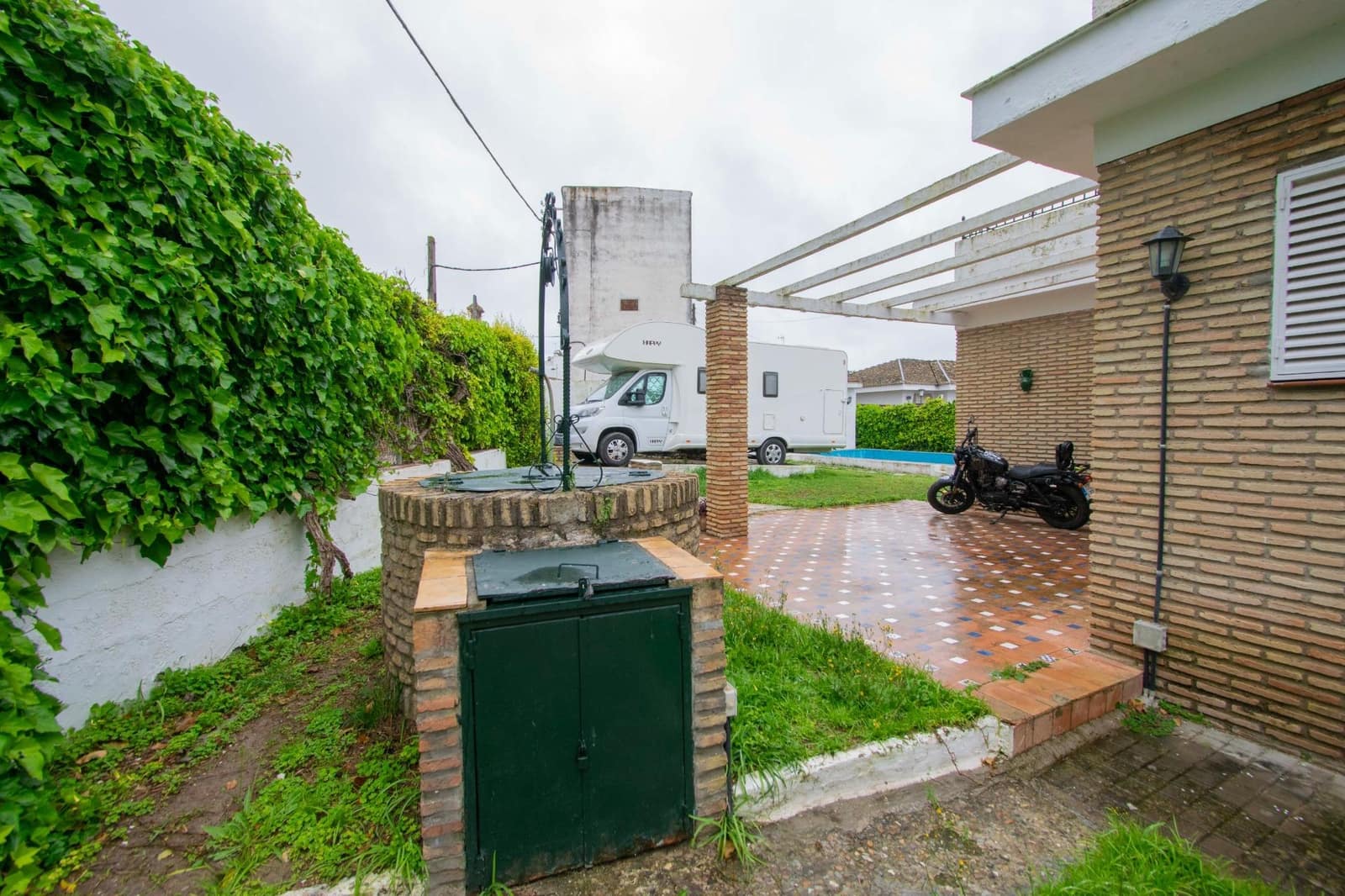 5 soveværelse Villa til salg i Salteras med swimmingpool - € 298.000 (Ref: 8918025)