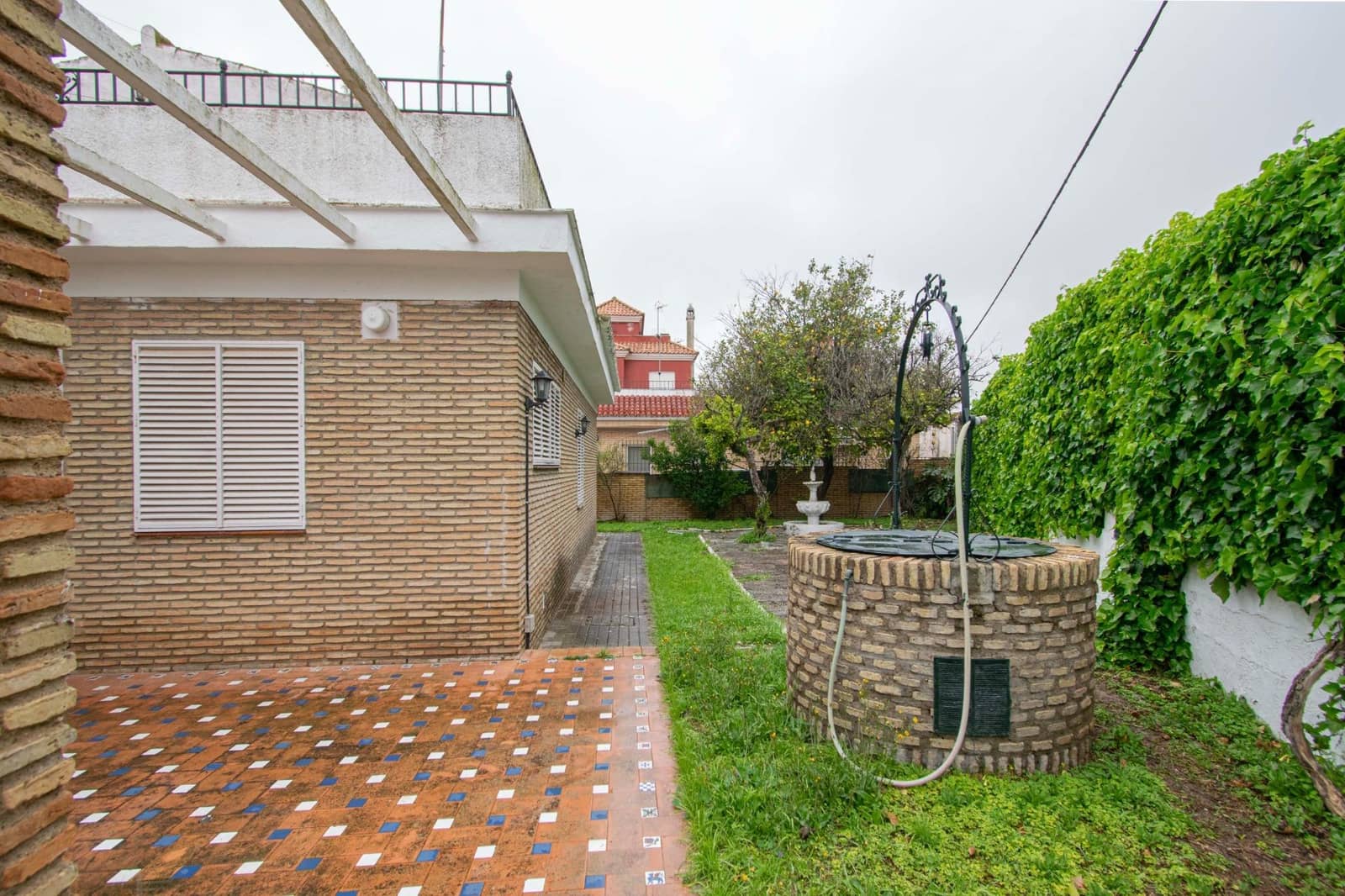 5 soveværelse Villa til salg i Salteras med swimmingpool - € 298.000 (Ref: 8918025)