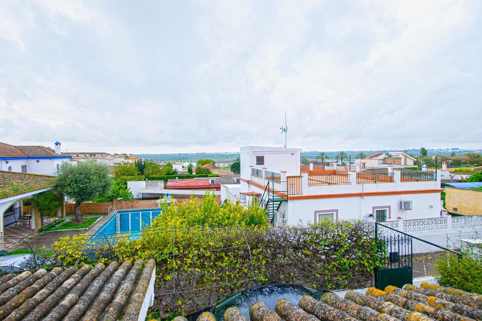 5 soveværelse Villa til salg i Salteras med swimmingpool - € 298.000 (Ref: 8918025)