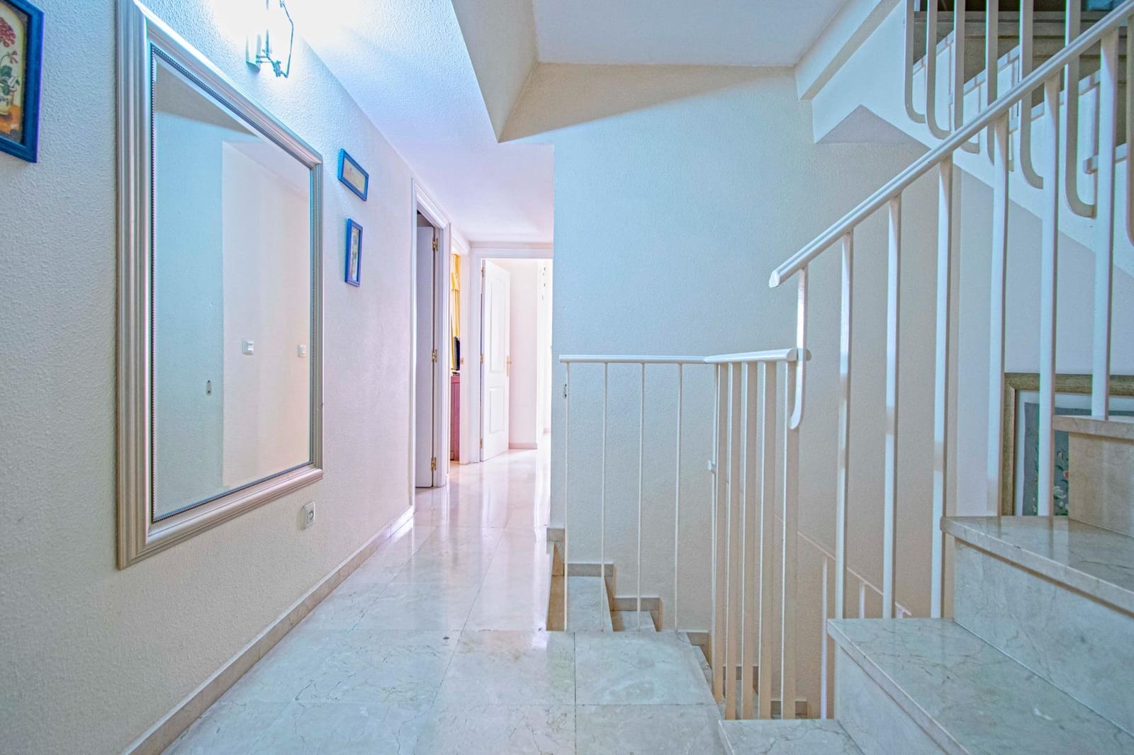 5 soveværelse Rækkehus til salg i Sevilla by med swimmingpool garage - € 499.000 (Ref: 8923982)